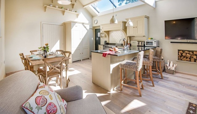 WILLIAMSTON COWSHED - a holiday home that sleeps 6 guests in 3 bedrooms