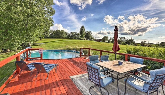 Williamstown Gem with Private Pool and Hot Tub!