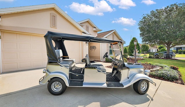 Willie’s Place w/Golf Cart, Hot Tub & Lanai | Dog Friendly
