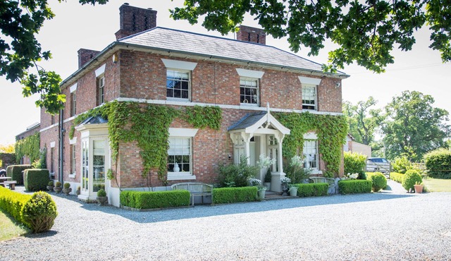 Willington Lodge - Sleeps 23 guests