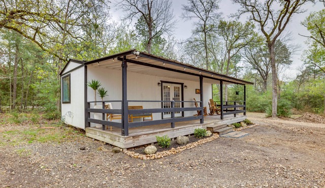 Willis Cabin on 6 Acres - Close to the Lake!