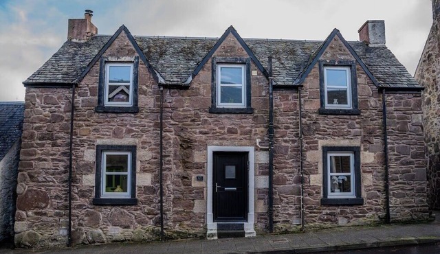 Willoughby Cottage - Rustic Retreat in Crieff
