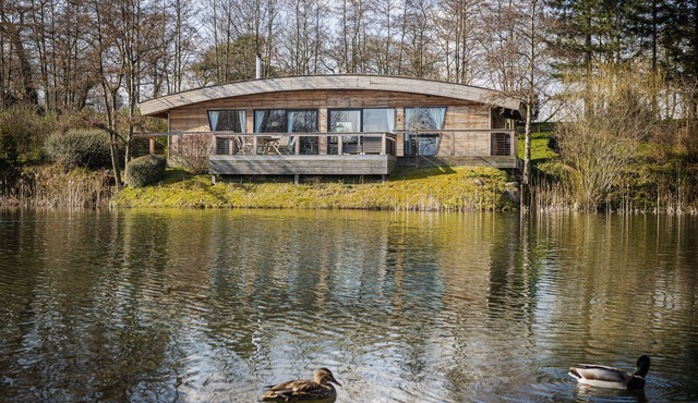 Willow - a lodge that sleeps 6 guests in 3 bedrooms