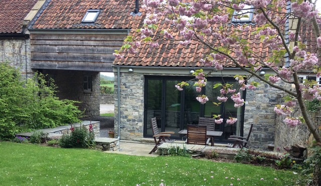 WILLOW BARN, family friendly, character holiday cottage in Shapwick
