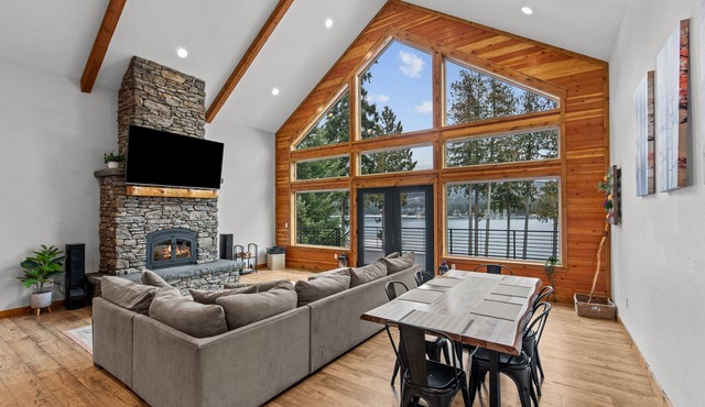 Willow Bay - Riverfront Retreat