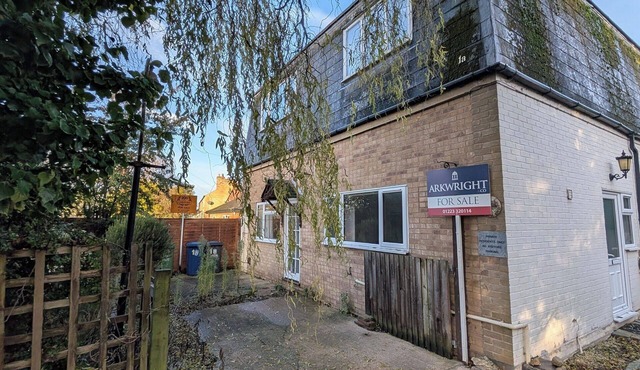 Willow Cottage - 2 Bed Flat on charming village Green 5 miles from Cambridge.