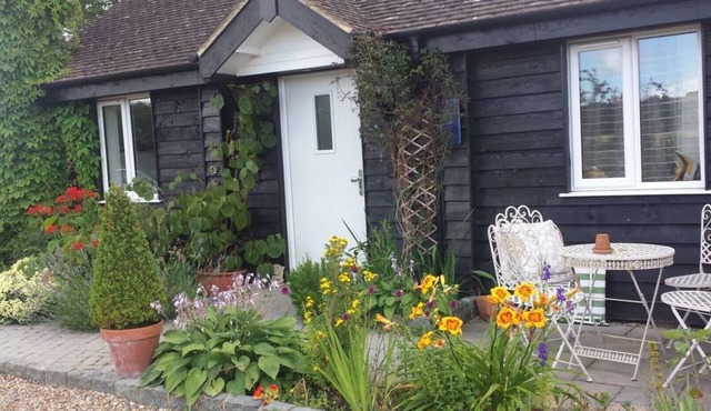 Willow Cottage in idyllic Kent setting.