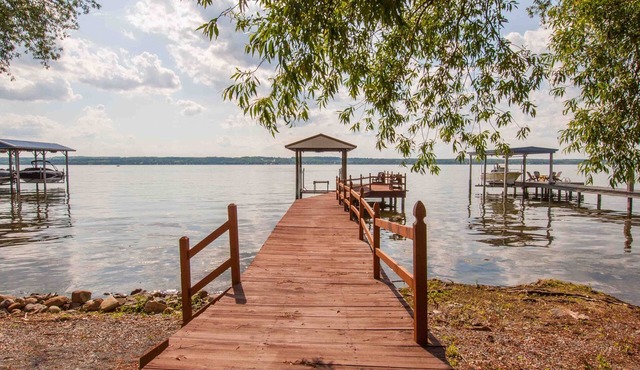 Willow Cove: Wine Country and Lake Living