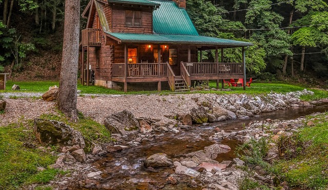 Willow Creek (2-Bedroom Cabin) - Pets Allowed by RedAwning