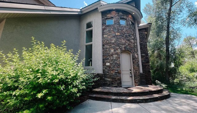 Willow Creek Retreat on Ski Hill Rd