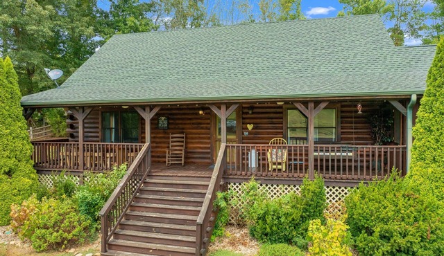 Willow Creek - Sleeps 8, Motorcycle Accessible, Hot Tub