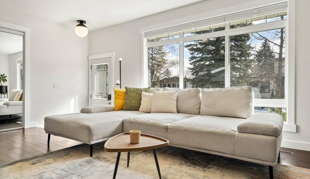 Willow Dreams: Elegant 3-Bedroom Home near Shops