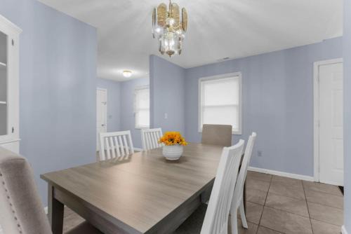 Willow Haven 2BR Cozy Retreat, Close to Hartford