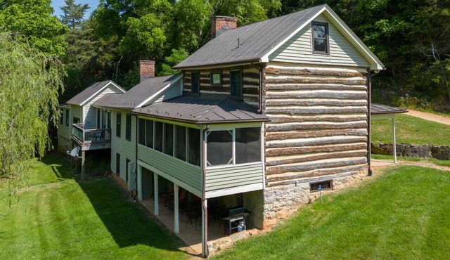 Willow Haven Cabin · Creekside Cabin with Full Amenities