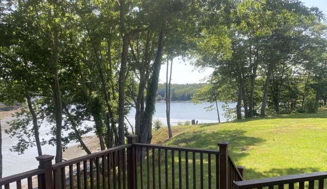 Willow House a Waterfront House