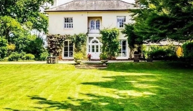 Willow House looks across the Wye Valley towards the Brecon Beacons and the Forest of Dean. It’s a remarkable spot for a rather remarkable house that can be yours for a week or a weekend away.