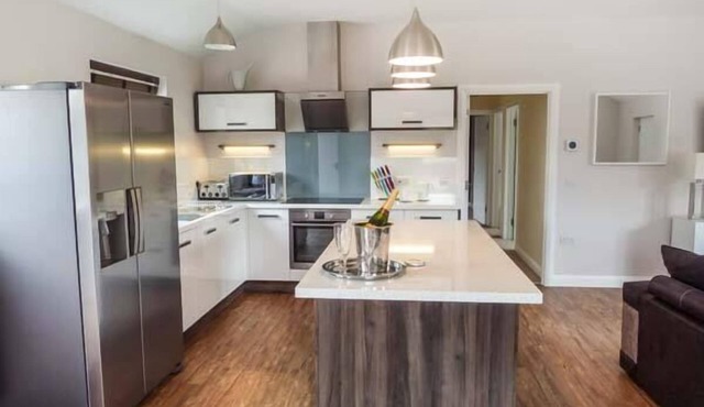 WILLOW LODGE, family friendly, with a garden in Adisham