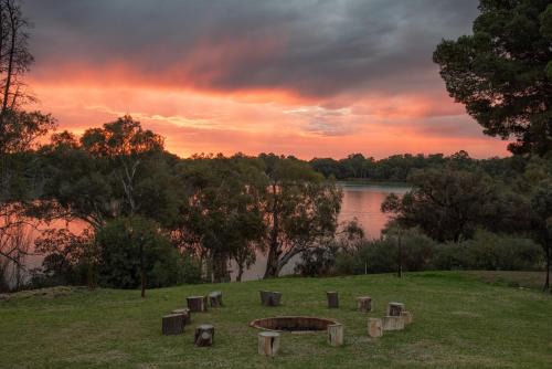 Willow Lodge Retreat - Private Boat Ramp