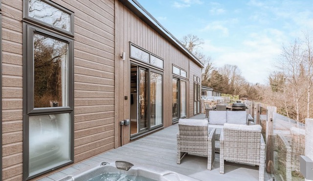 Willow Lodge VIP Hot Tub and Pet Friendly