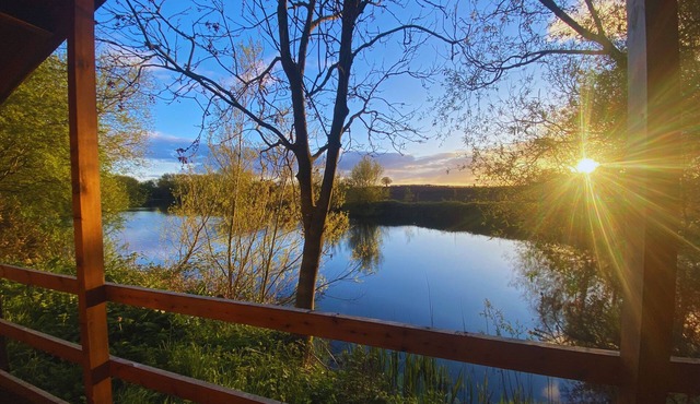Willow Lodge with hot tub, Brandesburton in East Yorkshire