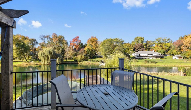 Willow on the Pond - Waterfront, seasonal pool, 4 Bedrooms - MTM Premier