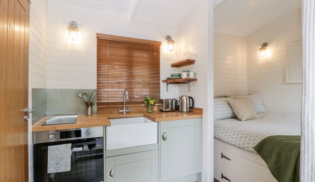 WILLOW, pet friendly, with a garden in Kemble