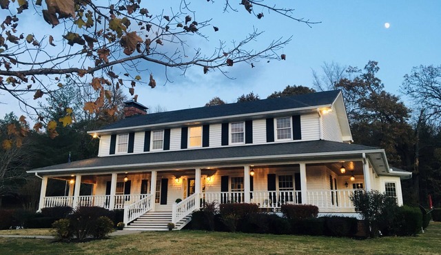 Willow Pond Nashville, A Private Luxury Five-Star Farmhouse Great for Lg Groups!