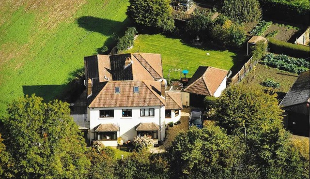 WILLOW RIDGE - a large country house with 3 rental rooms