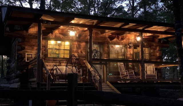 Willow's Cabin - Cozy Cabin Nestled In The Woods