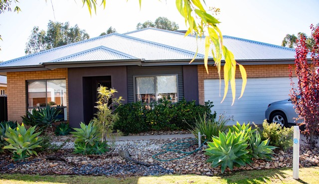 Willow's Place overlooking The Black Bull Golf Course Yarrawonga