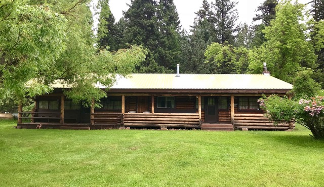 Willow @ Seven Timbers-Log cabin with lake access in beautiful forested setting