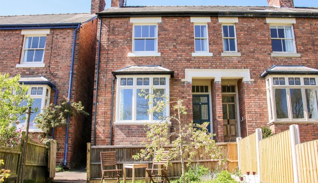 WILLOW VIEW, family friendly, character holiday cottage in Shrewsbury