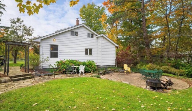 Willow Woods Retreat - Farmhouse - Patio & Nature