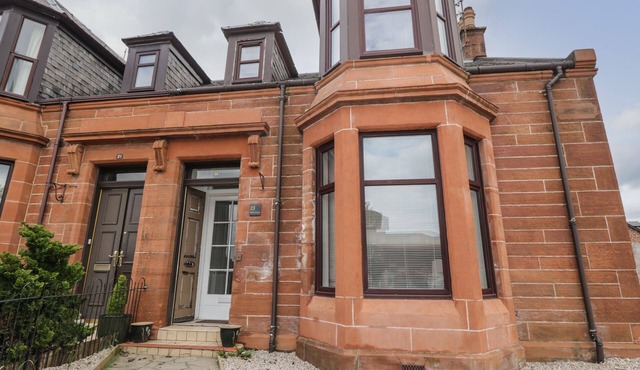 WILLOWBANK, family friendly, character holiday cottage in Ayr