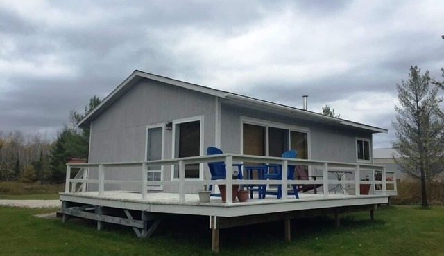Willows - 2 Bed/1 Bath Cabin minutes from Downtown La Pointe!