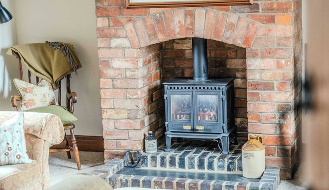 Willows Cottage | Rural 2-Bed Bungalow on a Farm