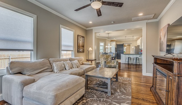 WillowTree Family Estate Midtown OKC OCU. 2 Homes