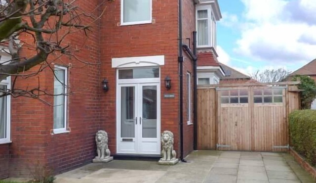 WILLS HOUSE, family friendly, country holiday cottage in Redcar
