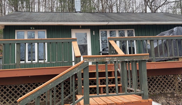 Wilma’s Cabin 2-bedroom cabin with AC in lovely Sarona