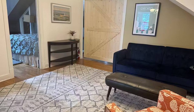 Wilmette Apartment - Centrally Located!