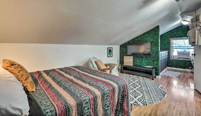 Wilmore Treehouse Studio: Near Parks & Trails