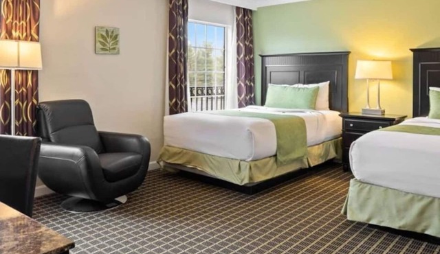 Wilshire Grand Hotel Lively Retreat w Garden View