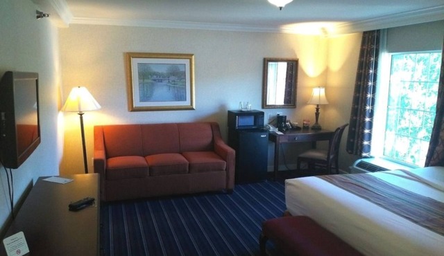 Wilshire Grand Hotel. Cozy Stay with Gym