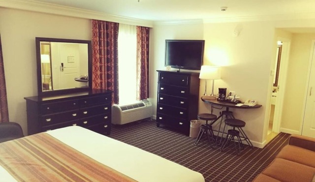 Wilshire Grand Hotel. Comfortable Studio with Gym