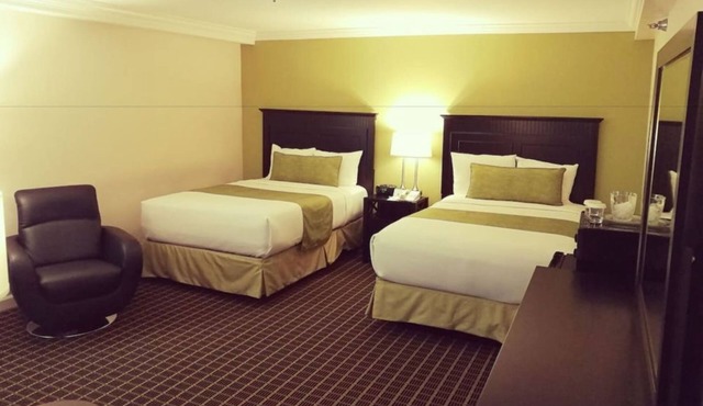 Wilshire Grand Hotel Vibrant Studio w Garden View