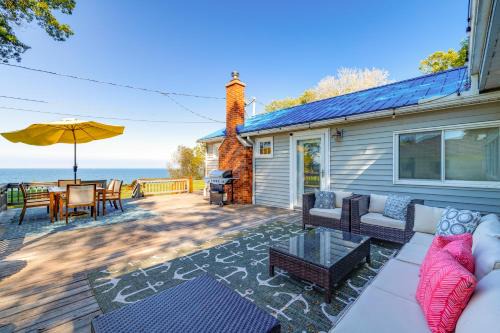 Wilson Waterfront Getaway Near Hikes and Wineries!