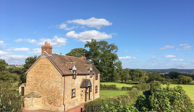 WILSTONE COTTAGE, family friendly, with open fire in Church Stretton
