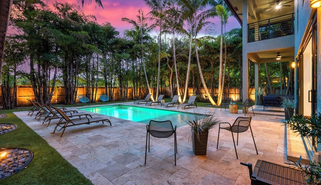 Wilton Grand Luxury: Private Oasis w/Pool