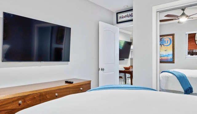 Wilton Manors 2BR Charm Walk to the Drive