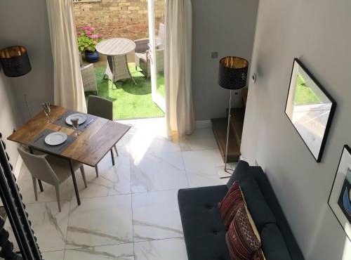 Wimbledon - Apartment - Sleeps 2 -Private Entrance